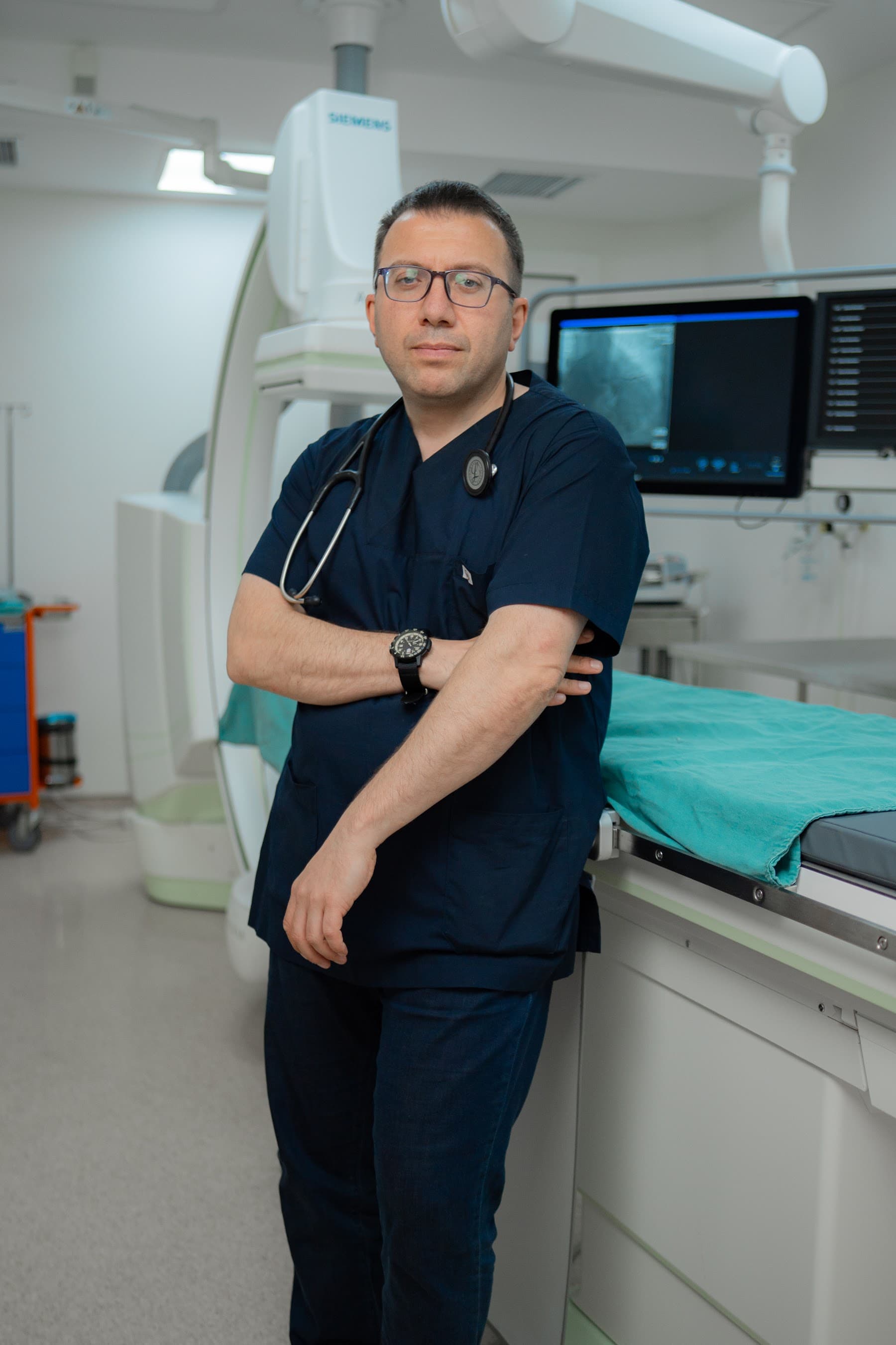 Dr. Kənan Əhmədov — onlayn video konsultasiya